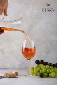 Rose de la Domeniile Ostrov - un vin proaspăt pentru sezonul cald